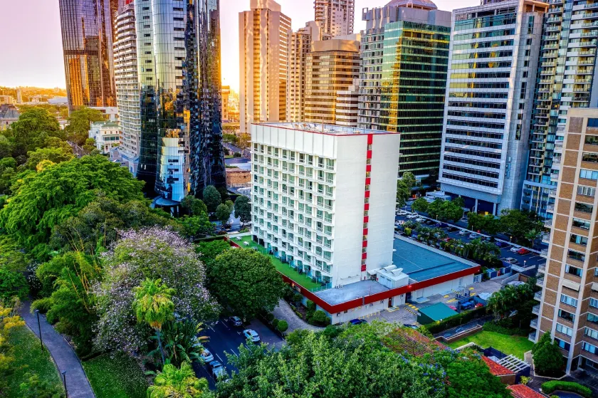 Royal On The Park - Image 1