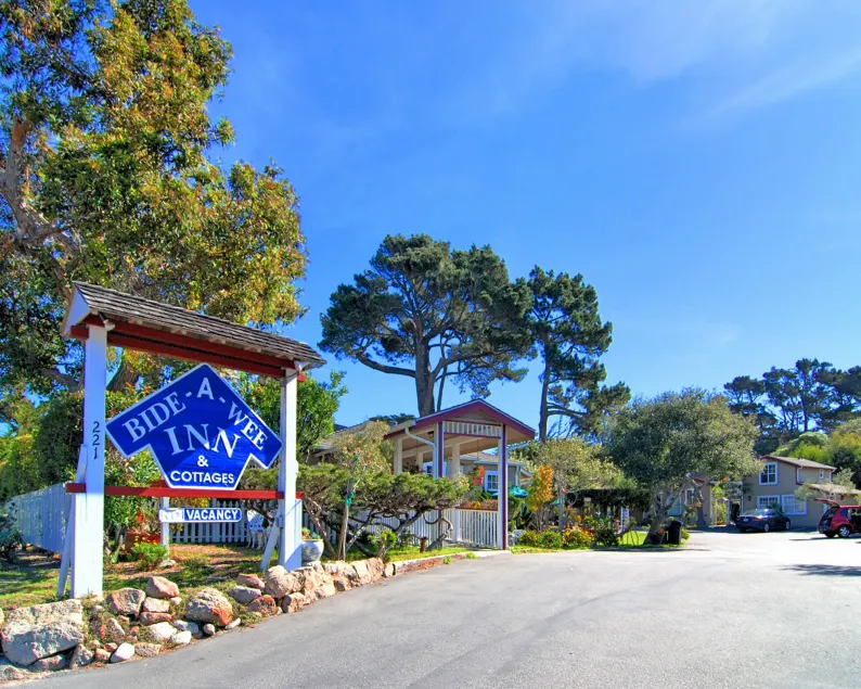 Bide-A-Wee Inn and Cottages - Image 1