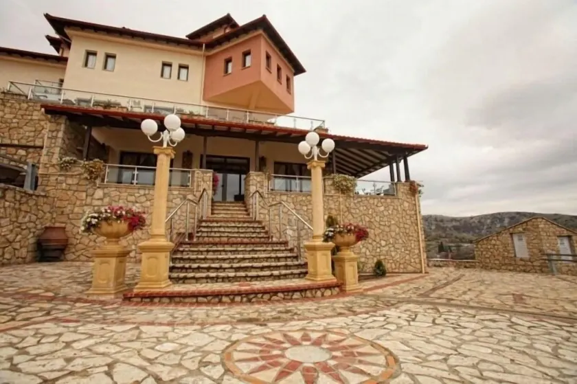 Afkos Grammos Boutique Hotel Resort - Image 1