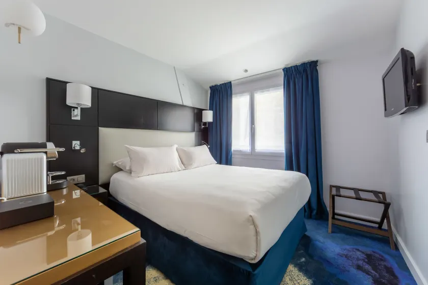 Logis Hôtel 15 Montparnasse - Image 1