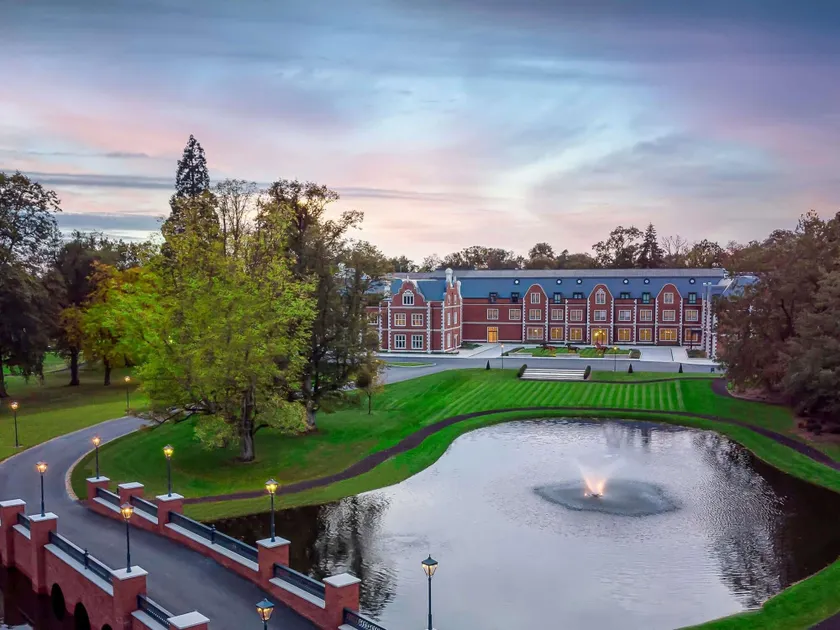 Fairmont Windsor Park - Image 1