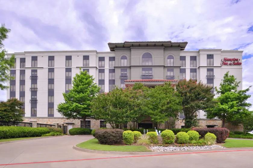 Hampton Inn & Suites Legacy Park-Frisco - Image 1