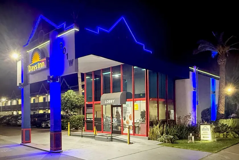 Days Inn by Wyndham Los Angeles LAX Airport Stadium Area - Image 1