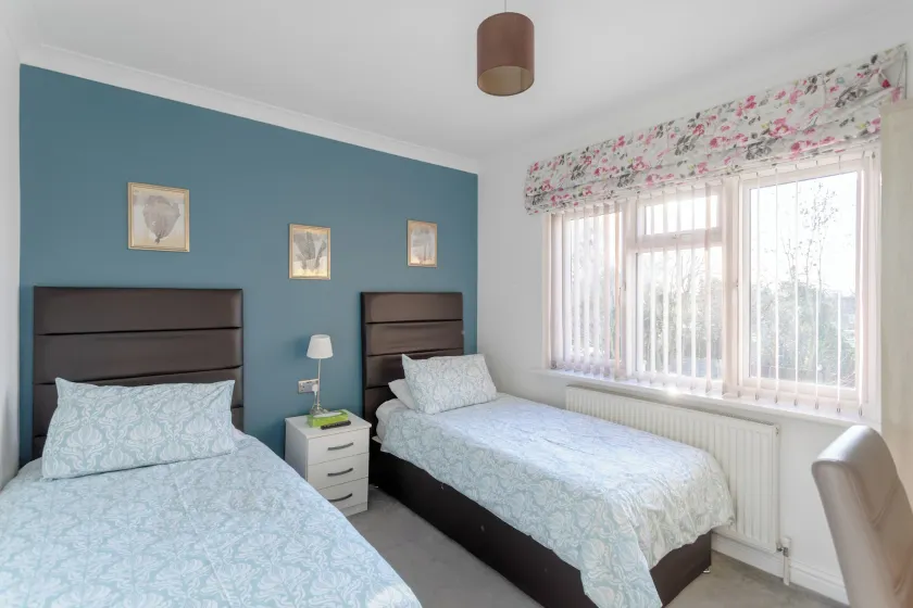 Apple House Wembley - Family room with shared bathroom - Image 1