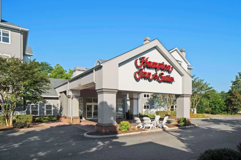Hampton Inn & Suites Newport News (Oyster Point) - Image 1