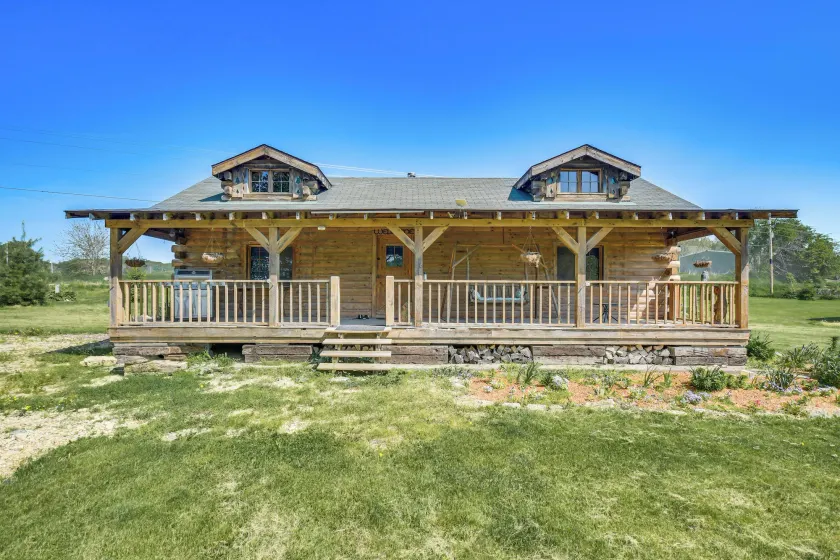 Bellevue Log Cabin w/ Gas Grill & Creek Access - Image 1