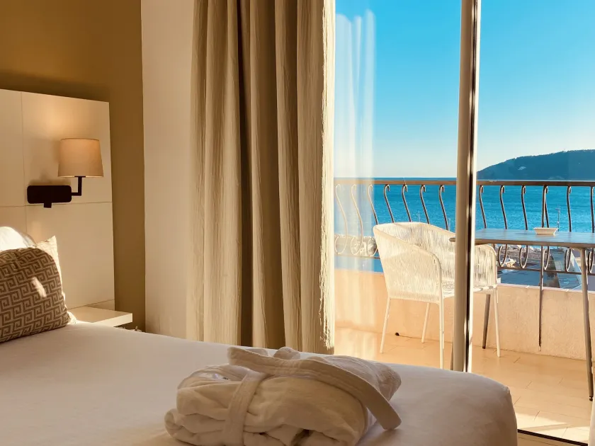 BEST WESTERN La Corniche - Image 1