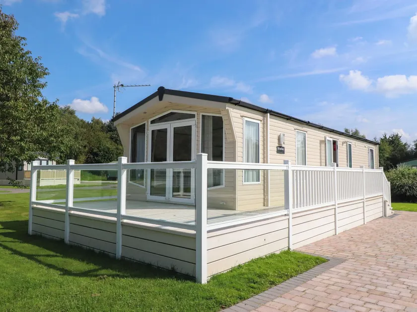 7 The Oaks - Image 1