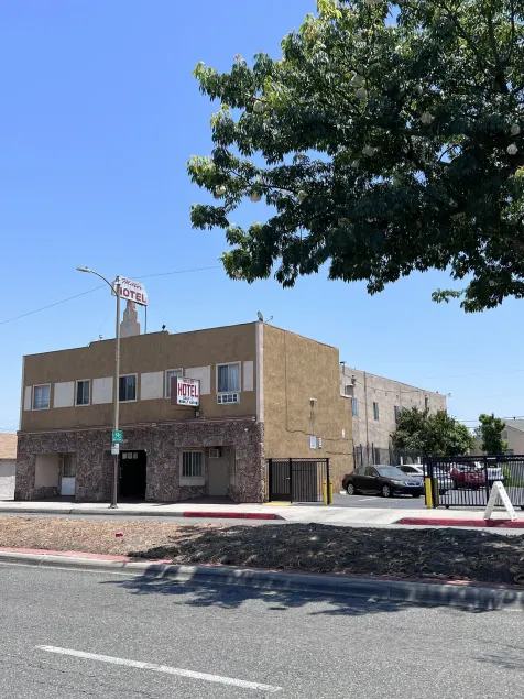 Miller Hotel - Image 1
