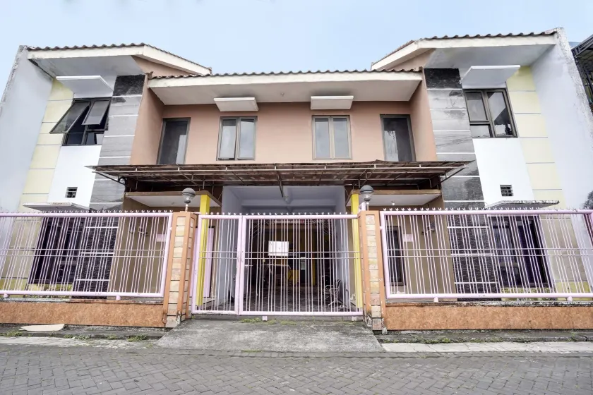 OYO Life 91626 Rr Kost Putri Syariah - Image 1