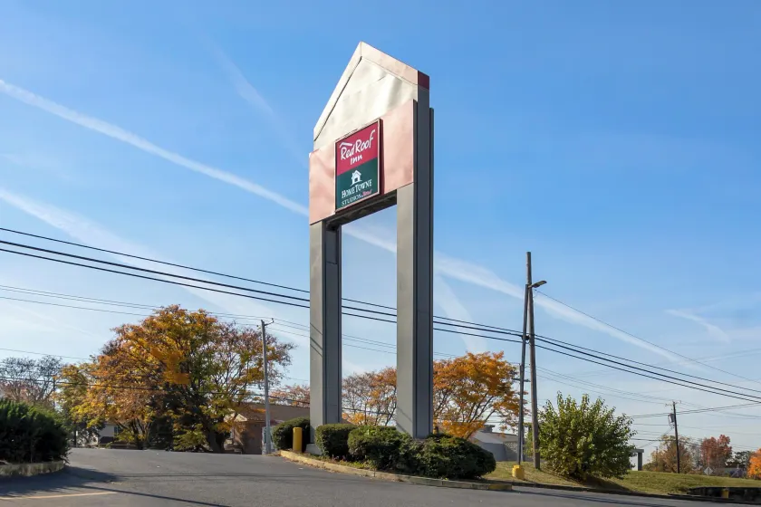 HomeTowne Studios by Red Roof Lancaster - Image 1