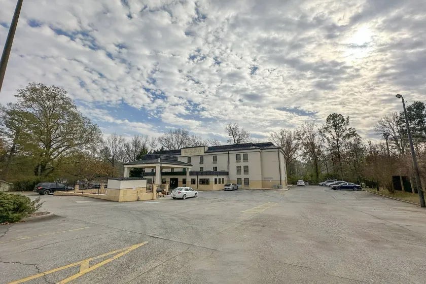 OYO Hotel Rome West GA - Image 1