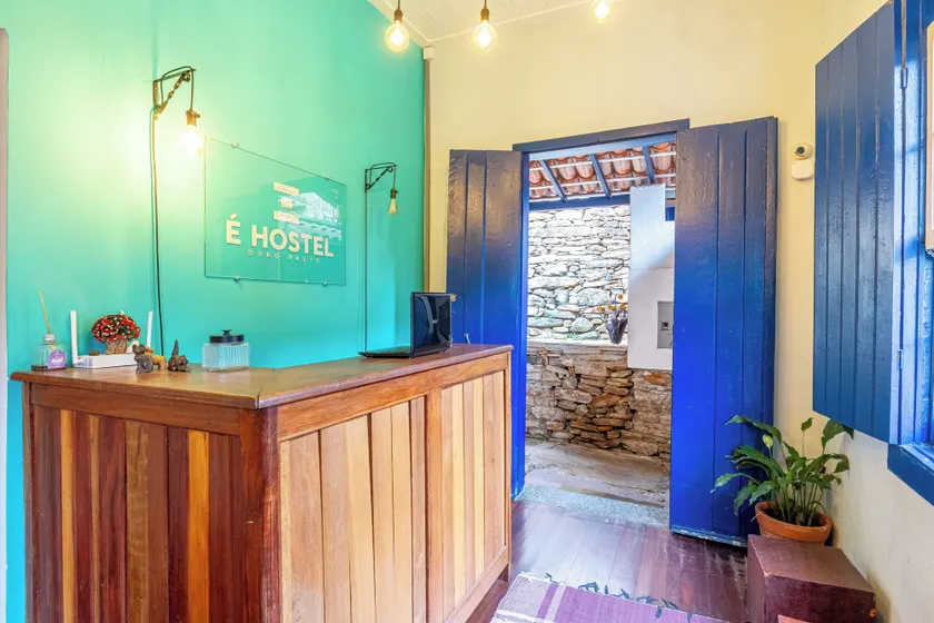 É Hostel - Image 1