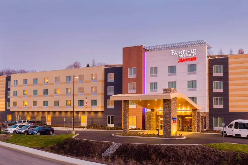 Fairfield Inn & Suites by Marriott Pittsburgh Airport/Robinson Township - Image 1