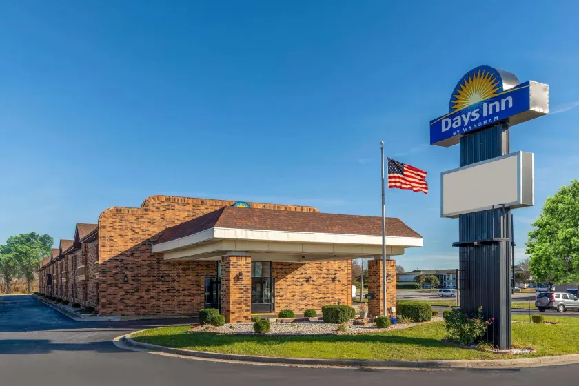 Days Inn by Wyndham Anderson IN - Image 1