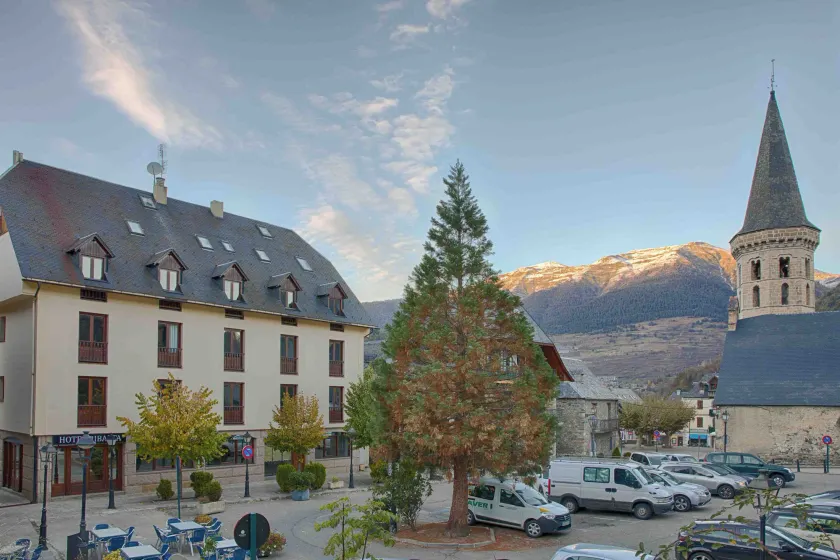Hotel Ribaeta - Image 1