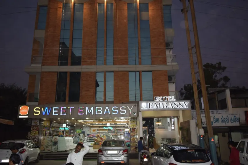 Hotel Embassy - Image 1