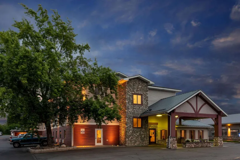 Super 8 by Wyndham Spokane Valley - Image 1