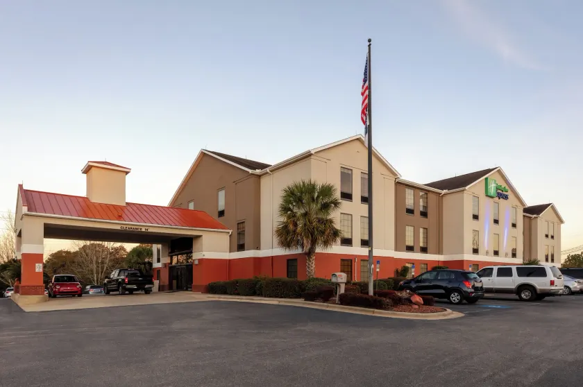 Holiday Inn Express & Suites Milton East I-10 by IHG - Image 1