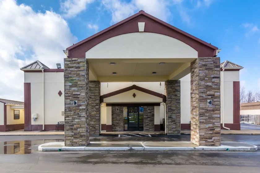 Econo Lodge Cloverdale - Image 1