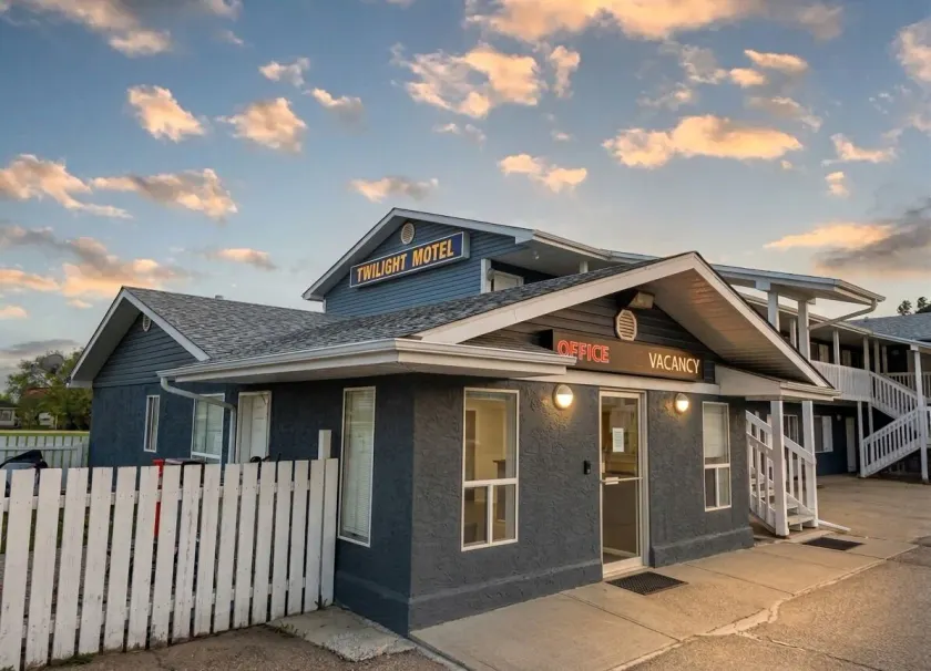 Twilight Country Motel - Image 1