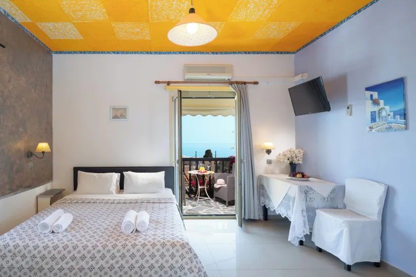 One Private Studio with stunning full sea view, shared pool and Ac - Image 1