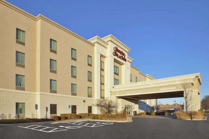 Hampton Inn & Suites Wichita Northeast - Image 1