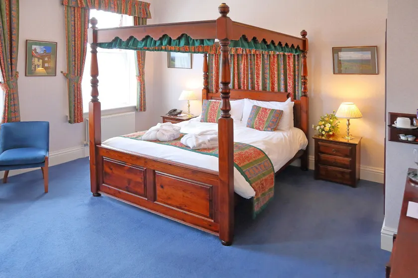 Saxonville Hotel - Image 1