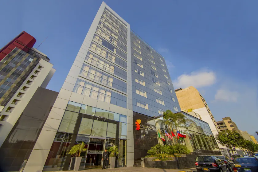 Sol de Oro Hotel & Suites - Image 1