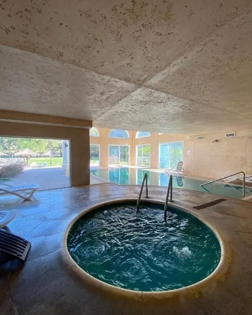 Howard Johnson Pilar Resort Spa & Convention Center - Image 1