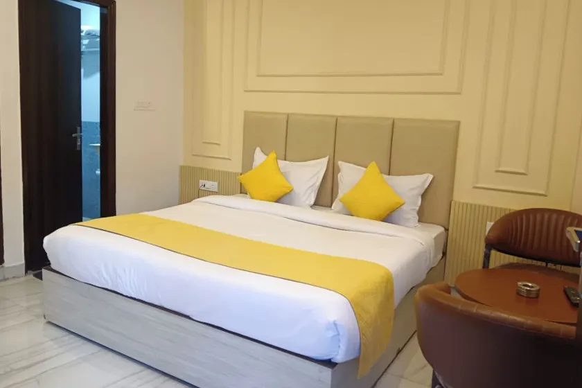 Airport Hotel Classic Crowne - Image 1