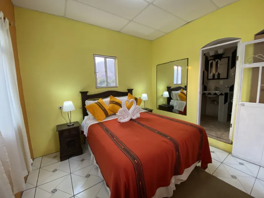 Hotel Panajachel Los Angeles - Image 1