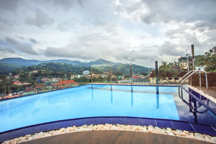 Sevana City Hotel - Image 1