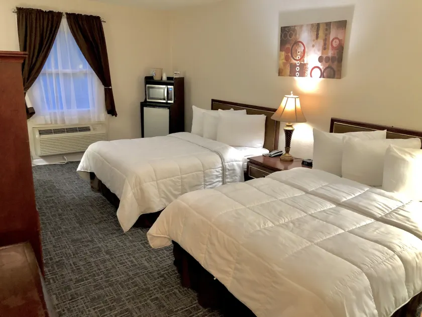 Bicentennial Inn - Image 1