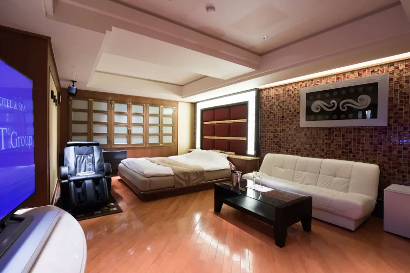HOTEL PERRIER (Adult Only) - Image 1