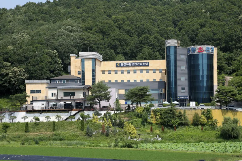 Mungang Hot Springs Hotel - Image 1