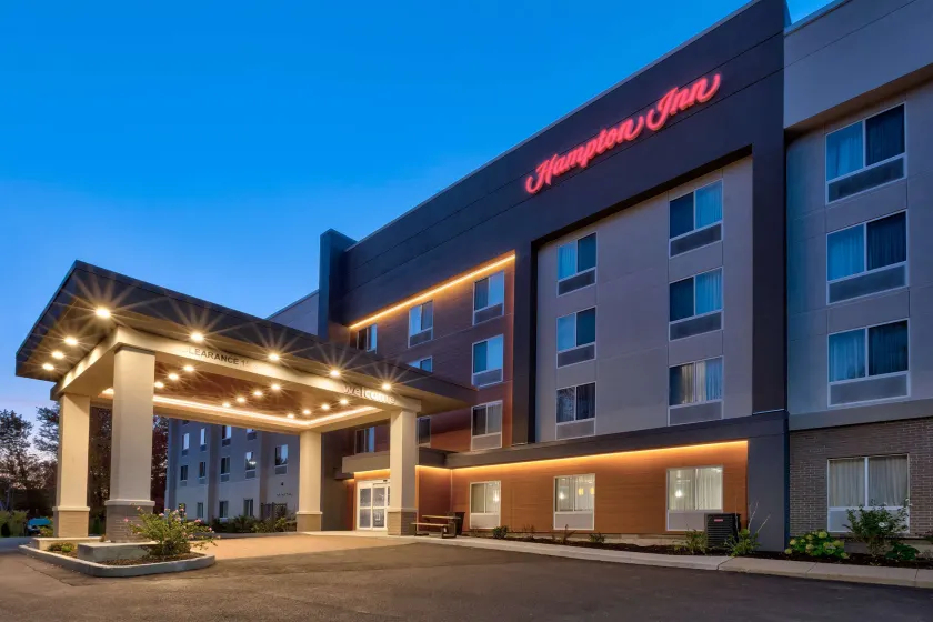 Hampton Inn Waterbury - Image 1