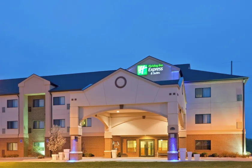 Holiday Inn Express & Suites Lincoln South by IHG - Image 1