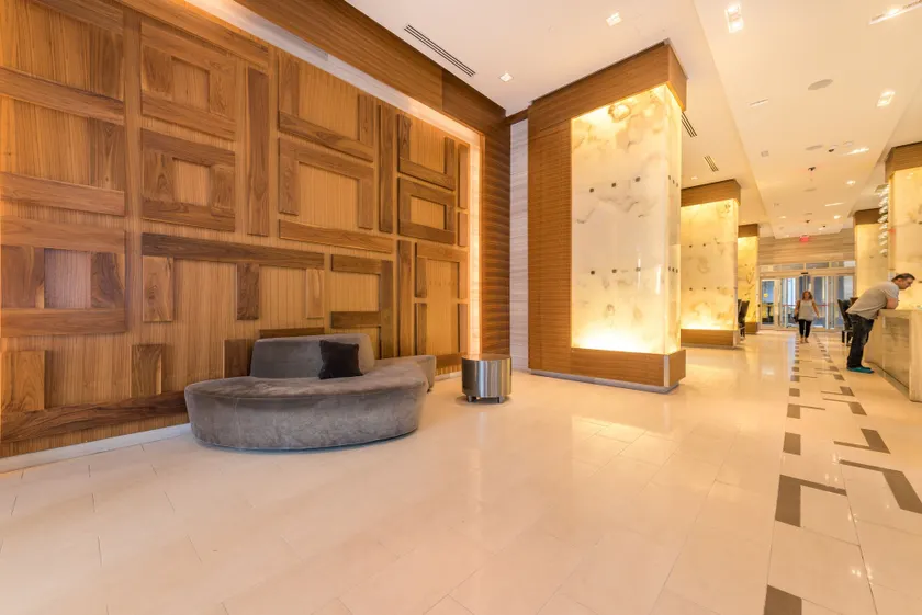 Grand Royal Condos - CN Tower - Ingresso interno