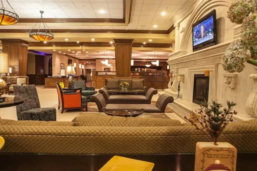 Decatur Conference Center and Hotel - Hall
