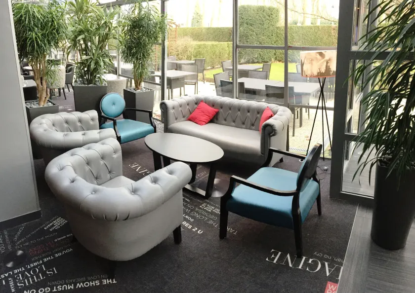 Alliance Hôtel Saint Quentin en Yvelines - Coin salon dans le hall