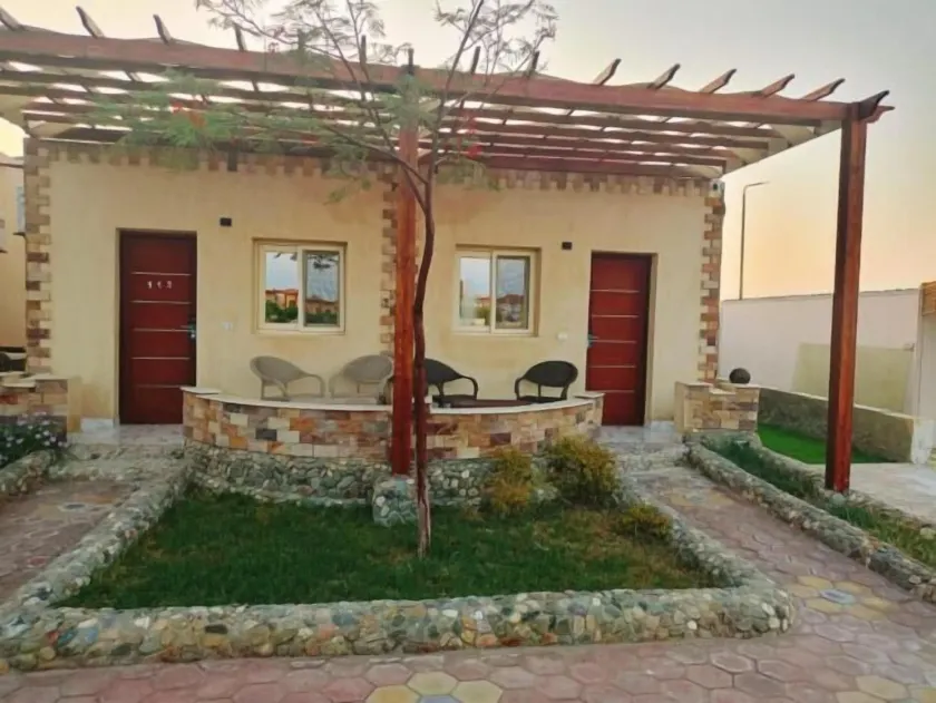 Dolphin Continental Hotel - Image 1