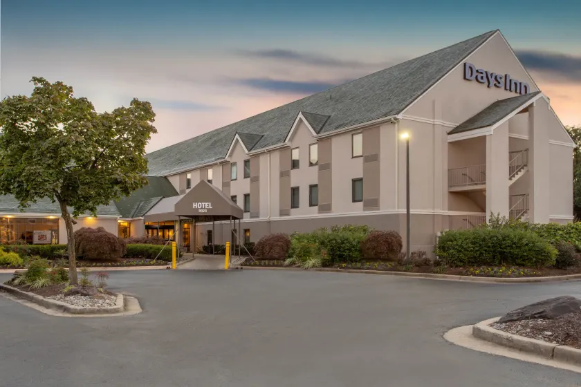 Days Inn by Wyndham Lanham Washington DC - Image 1