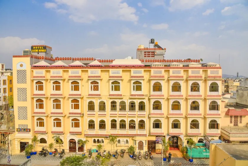 Hotel Laxmi Niwas - A Heritage Retreat - Image 1