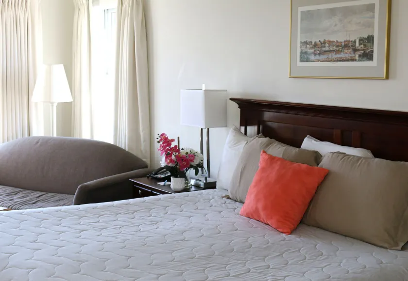 Camden Riverhouse Hotel and Inn - Image 1