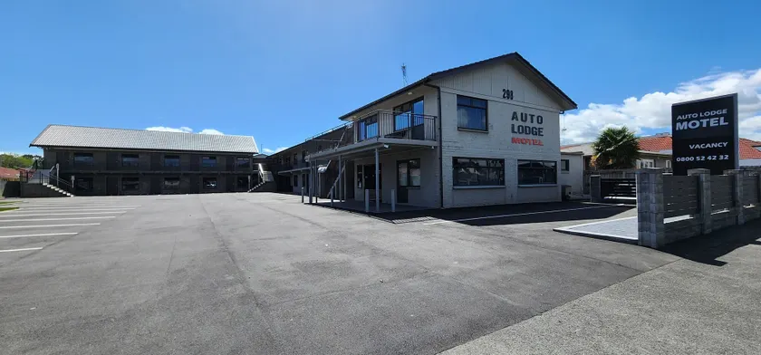 Auto Lodge Motel - Image 1