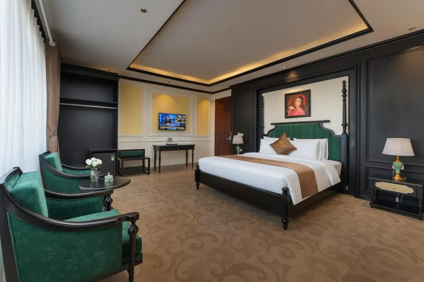 Grand Luxury Hotel - Image 1