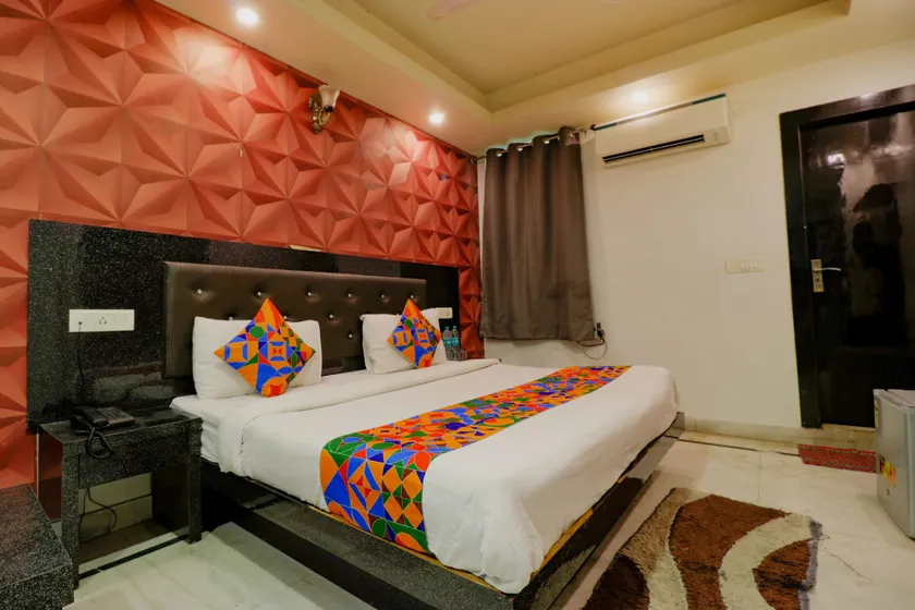 FabHotel A One Noida Sector 11 - Image 1