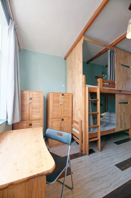 The Cloudland International Youth Hostel, Close to the city center,10 min walks to the subway, Close to the night market, old street, green lake, English-speaking service, free Activity convenient payment and visa cards are accepted - Image 1