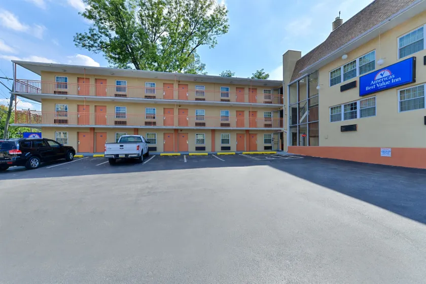 Media Inn & Suites - Image 1